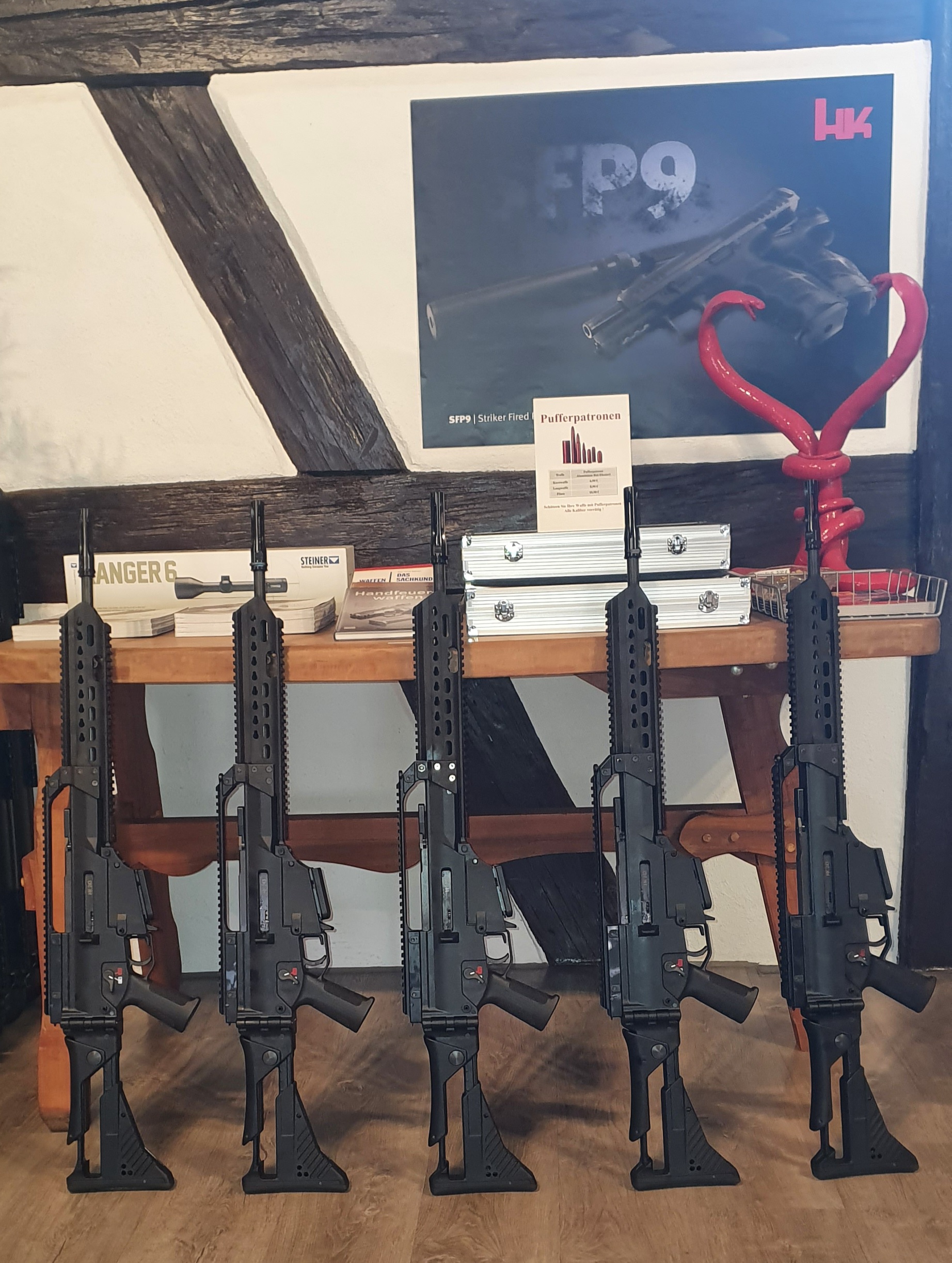 HK 243 S TAR